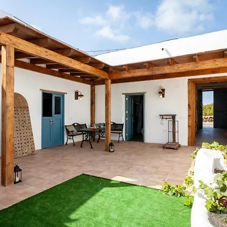 Casa Emblemática Casa Del Cuartel Apartamento La Oliva