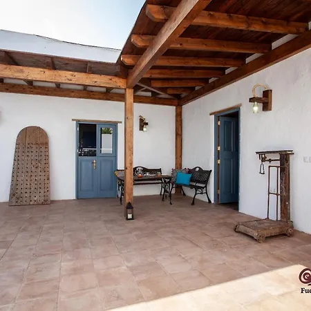 Casa Emblemática Casa Del Cuartel * La Oliva